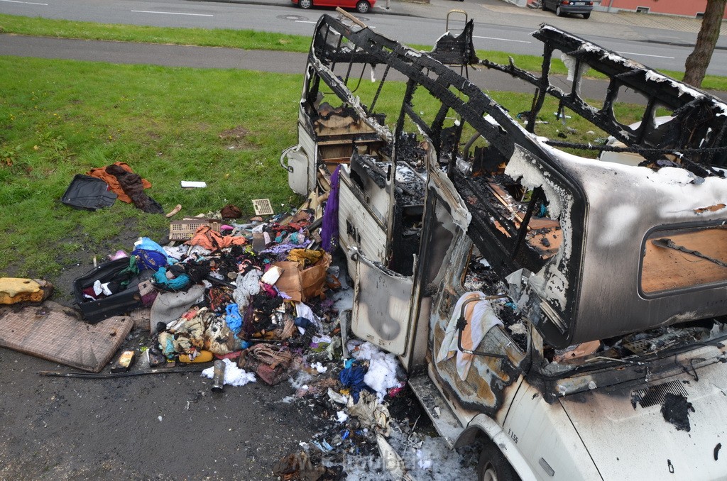 Wohnmobil ausgebrannt Koeln Porz Linder Mauspfad P122.JPG - Miklos Laubert